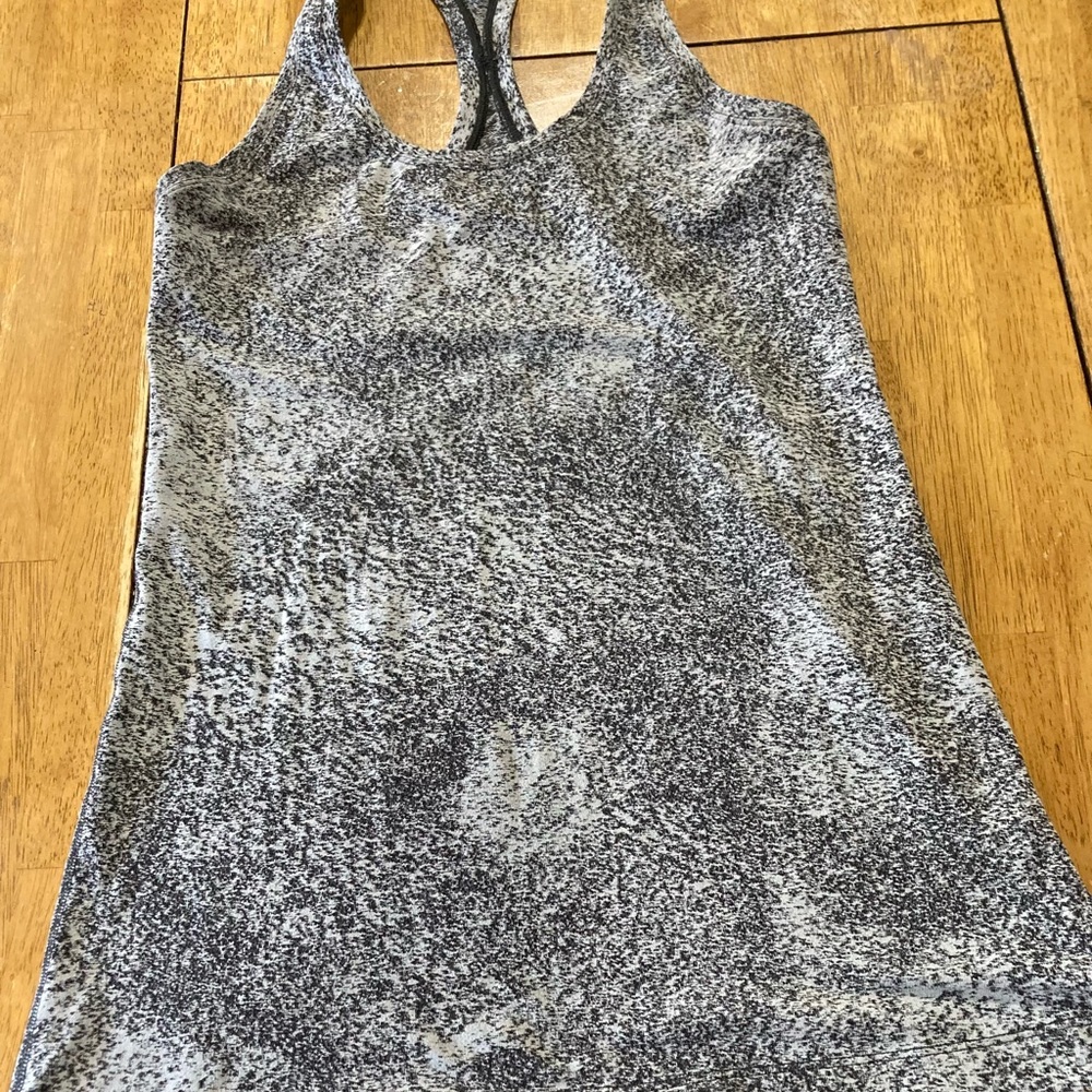 Beautiful lululemon size 8 race back tank